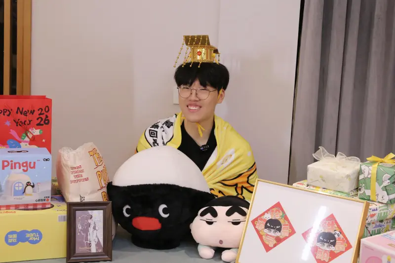 华体会网址-AL官方发布Kael生日礼物开箱返图：22岁生日快乐